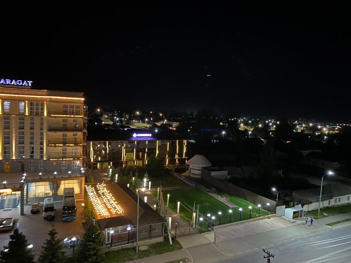 Bird'S Nest - Apartment In Downtown Karakol Ngoại thất bức ảnh