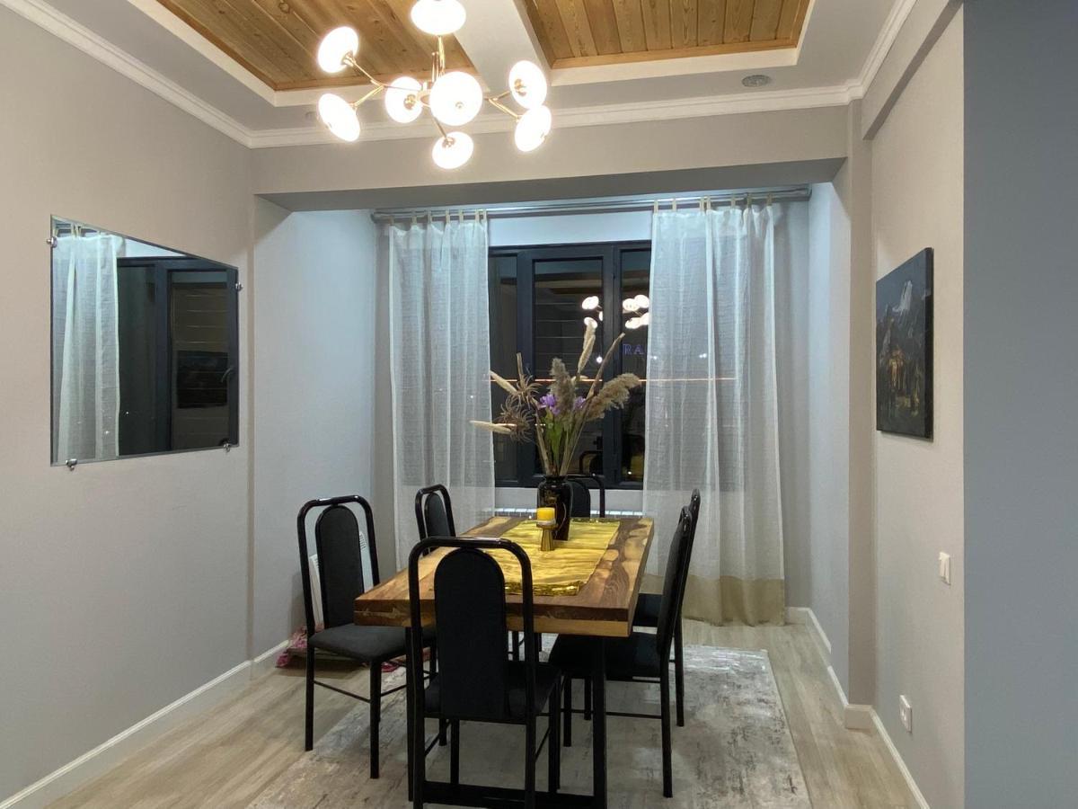 Bird'S Nest - Apartment In Downtown Karakol Ngoại thất bức ảnh