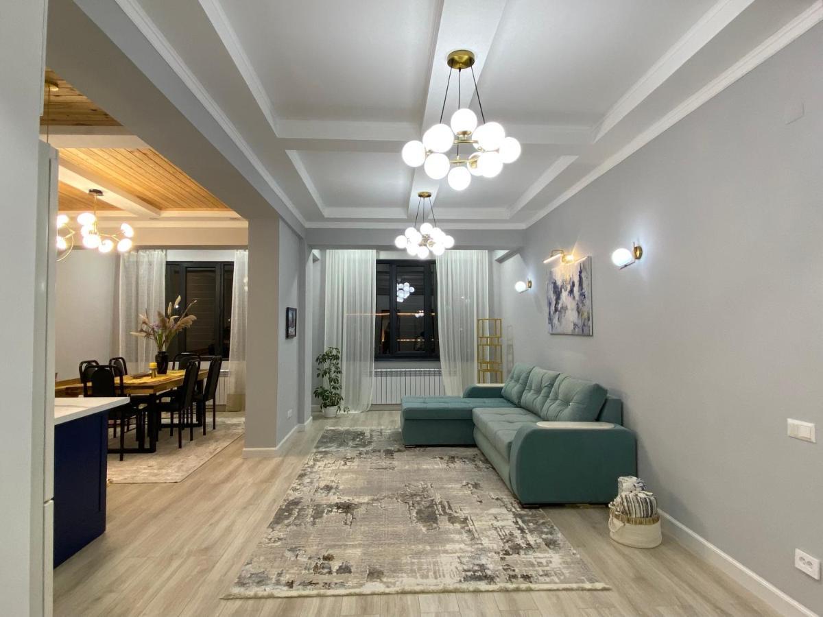 Bird'S Nest - Apartment In Downtown Karakol Ngoại thất bức ảnh