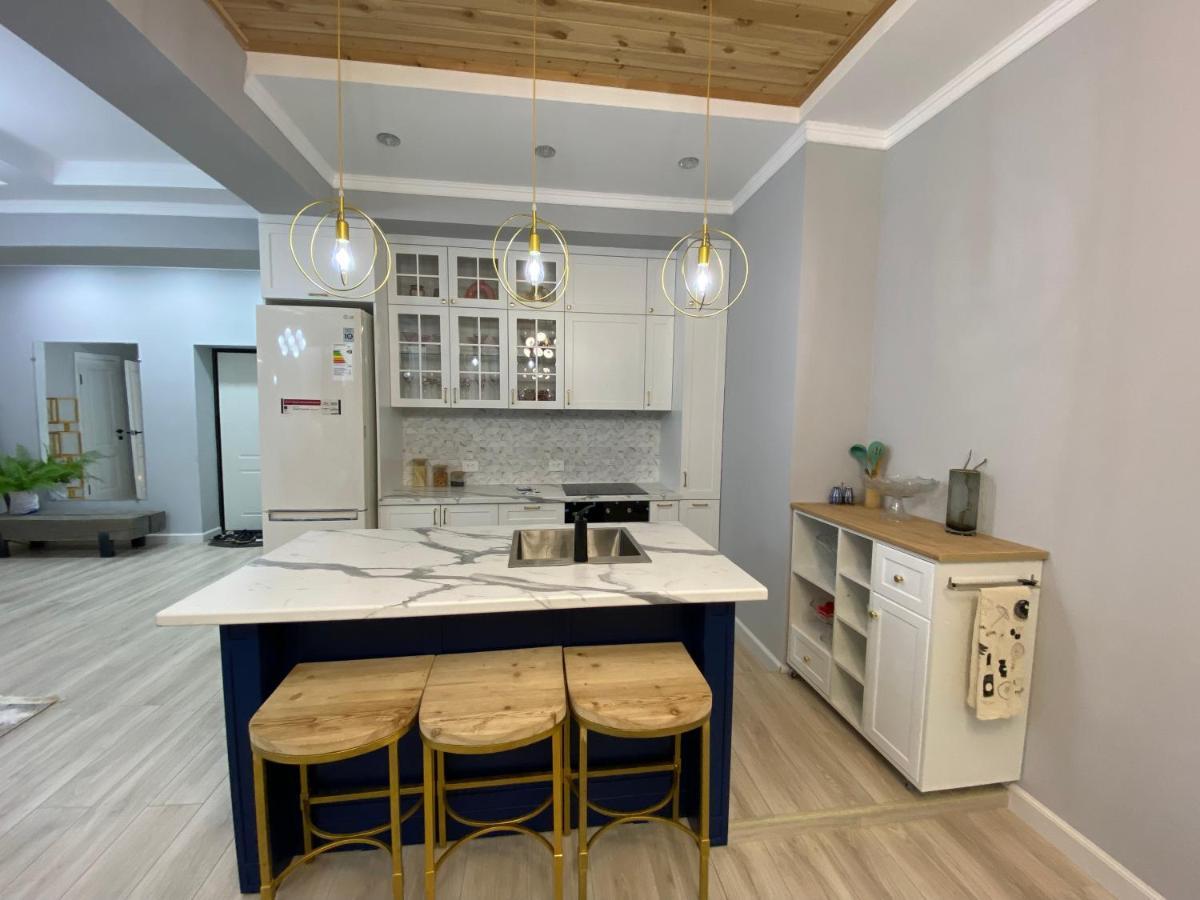 Bird'S Nest - Apartment In Downtown Karakol Ngoại thất bức ảnh