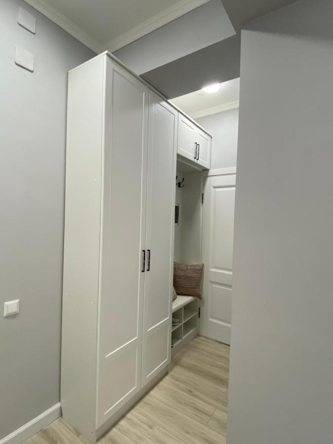 Bird'S Nest - Apartment In Downtown Karakol Ngoại thất bức ảnh