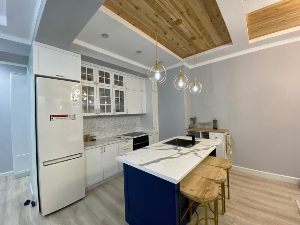 Bird'S Nest - Apartment In Downtown Karakol Ngoại thất bức ảnh